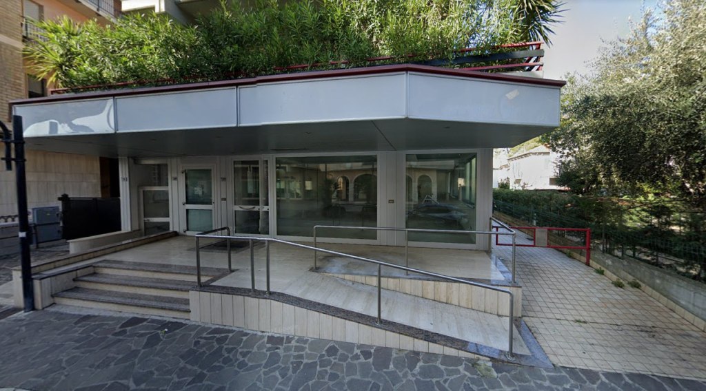 Locale commerciale a 300 mt dal Lungomare di Tortoreto TE 00002 Locale commerciale a 300 mt dal Lungomare di Tortoreto TE 00002