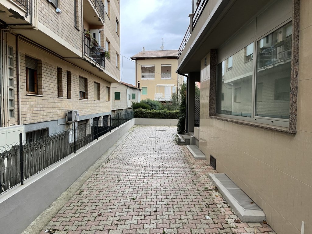 Locale commerciale a 300 mt dal Lungomare di Tortoreto TE 00005 Locale commerciale a 300 mt dal Lungomare di Tortoreto TE 00005