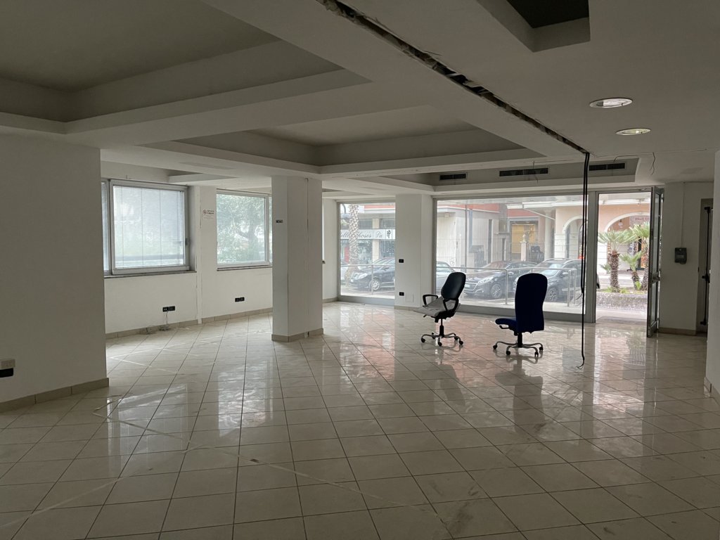 Locale commerciale a 300 mt dal Lungomare di Tortoreto TE 00012 Locale commerciale a 300 mt dal Lungomare di Tortoreto TE 00012