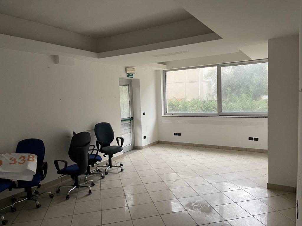 Locale commerciale a 300 mt dal Lungomare di Tortoreto TE 00013 Locale commerciale a 300 mt dal Lungomare di Tortoreto TE 00013