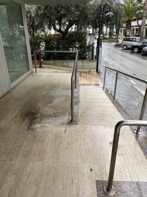 Locale commerciale a 300 mt dal Lungomare di Tortoreto TE 00015 Locale commerciale a 300 mt dal Lungomare di Tortoreto TE 00015