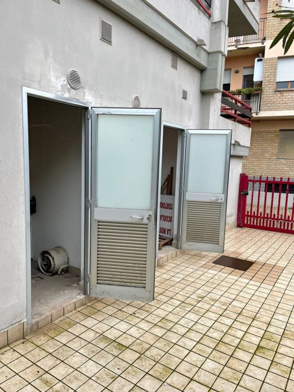 Locale commerciale a 300 mt dal Lungomare di Tortoreto TE 00016 Locale commerciale a 300 mt dal Lungomare di Tortoreto TE 00016