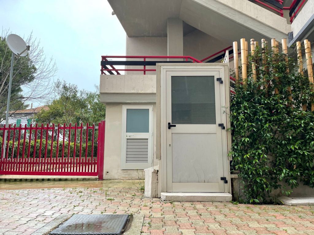 Locale commerciale a 300 mt dal Lungomare di Tortoreto TE 00017 Locale commerciale a 300 mt dal Lungomare di Tortoreto TE 00017